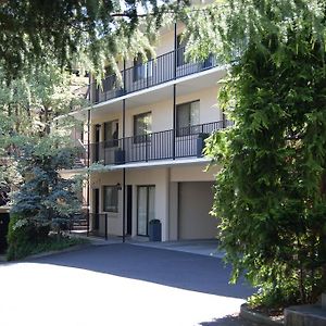 Grosvenor Court Apartments